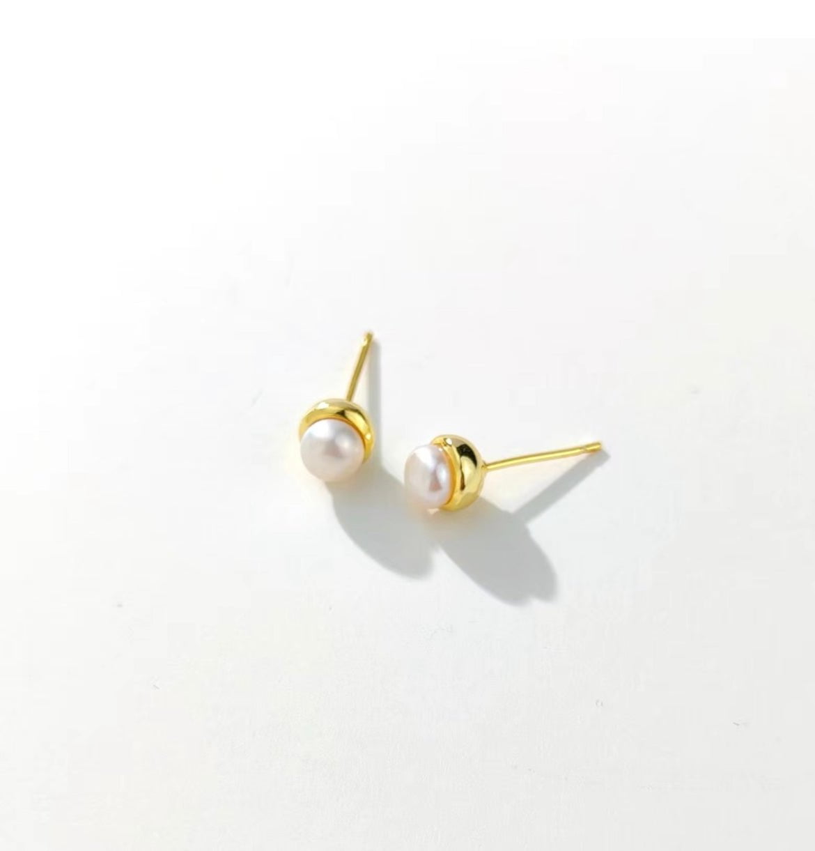 Gold Eva Pearl Studs - AELESTEGold Eva Pearl StudsEarrings#bridal_accessories##wedding_head_band##bridal_earring#